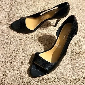 Black peep toe Nine west heels
